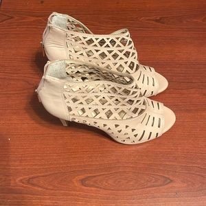 New light cream pink  heals INC size 10. Very stylish